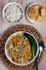 Obraz na płótnie Canvas Mie goreng or Fried noodles served with vegetable.
