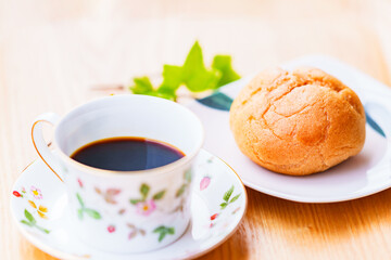 シュークリーム　コーヒー　ひとやすみ　【 3時 の おやつ 】