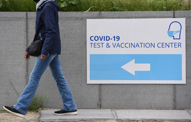 covid-19 coronavirus centre test testing vaccination vaccin 