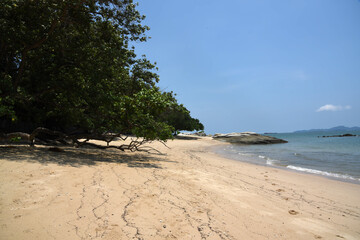 leerer Strand in Thailand während des Lockdown, Naklua Beach