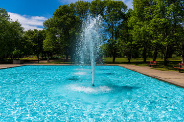 Obraz na płótnie Canvas A fountain on Toronto's Center Island a public park across the Inner Harbour from the city's downtown core.
