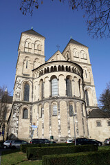 Fototapeta na wymiar St. Kunibert, romanische Kirche aus dem 13. Jahrhundert