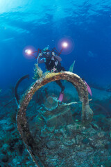 Underwater photographer on shipwreck in the Florida Keys - obrazy, fototapety, plakaty