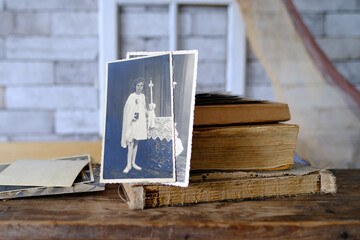 stack of vintage photos, retro photography of 1940-1950 on wooden table, old books, concept of genealogy, memory of ancestors, family tree, genealogy, childhood memories, family archive