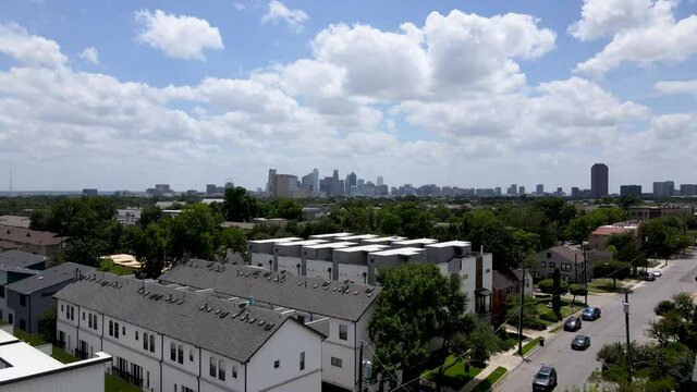 Drone Footage East Dallas on Ross Ave Moving Toward Downtown Dallas Summer 2021 Daytime 4k