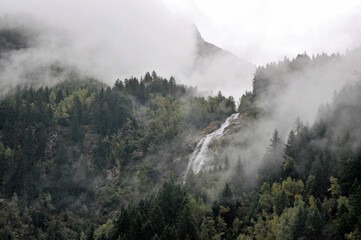 mischbachwasserfall im stubaital