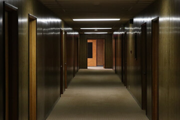 回廊　Dark passage in the old corridor 