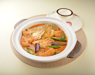chef cook home style nyonya spicy curry grouper fish head with vegetables in big clay pot asian Chinese banquet halal seafood steamboat cafe restaurant menu