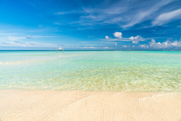 Fototapeta premium Paradise white sand beach and turquoise water in nice summer day, Gulhi Island, Maldives