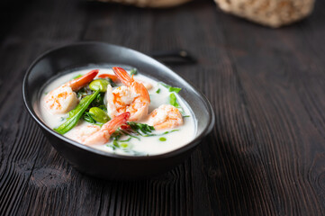 Phak Lieng Tom Kati Goong , Melindjo leaves in coconut milk soup with prawn