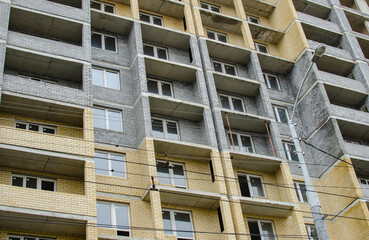 The wall of a new building with yellow and gray floors.