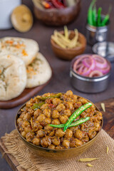 Chhole kulche, Indian cuisine, rustic setup