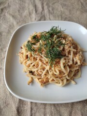 spaghetti with pesto sauce