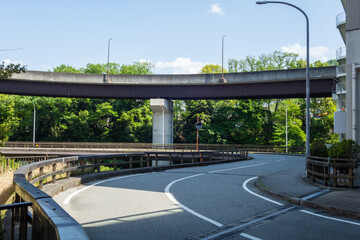 山の中にある道路