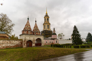 Fototapeta na wymiar The architecture of Suzdal, an ancient city in Russia. 