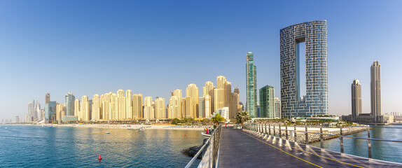 Dubai Jumeirah Beach JBR Marina Skyline Architektur Gebäude Reisen Urlaub Panorama in den Vereinigten Arabischen Emiraten