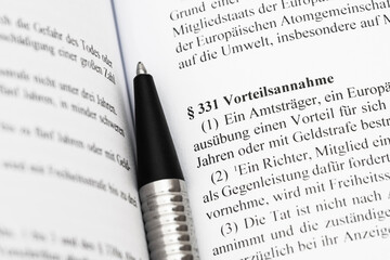 Fototapeta premium Vorteilsannahme im Strafgesetzbuch