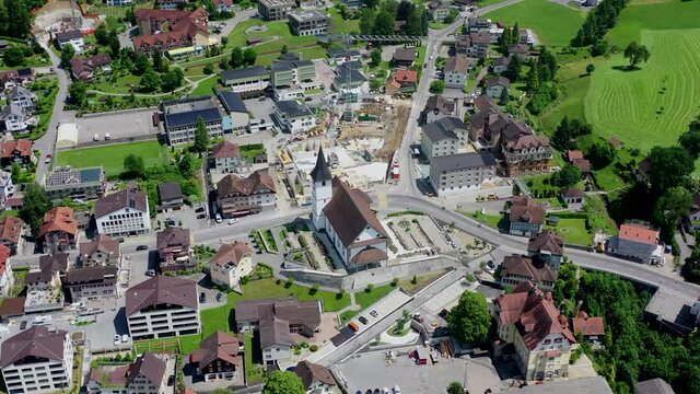 Hauptverkehrsstrasse in Entlebuch, Kanton Luzern, Schweiz (Juni 2021)
