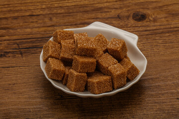 Cane sugar cubs in the bowl
