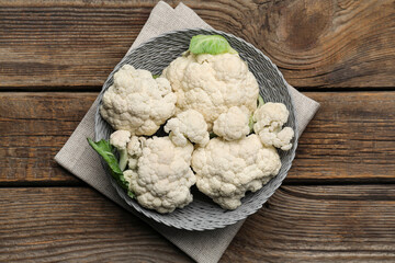 Bowl with cauliflower cabbage on wooden background