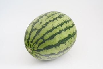 ラグビーボール型のスイカ（ひとりじめロング）