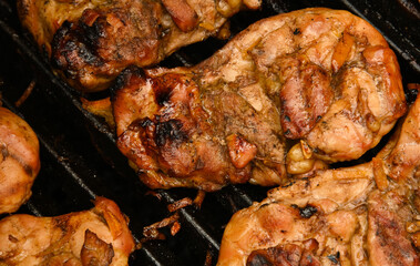 Searing and smoking chicken tight on grill