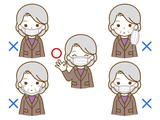 マスクをしているスーツの高齢女性