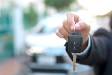 Car keys, banks with low interest car loans