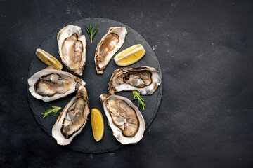 Oysters with lemon on platter