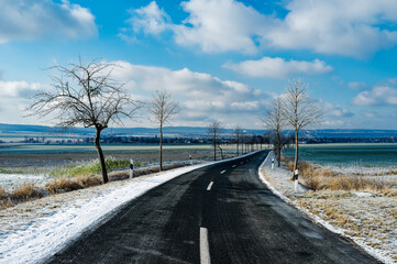 Landstrasse im Winter - Niedersachsen - Deutschland
