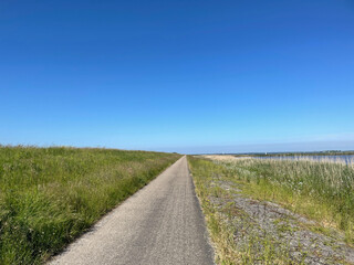 Path at a dike around Lemmer