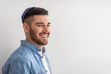Foto op Plexiglas Closeup portrait of smiling jewish man in yarmulke © Prostock-studio