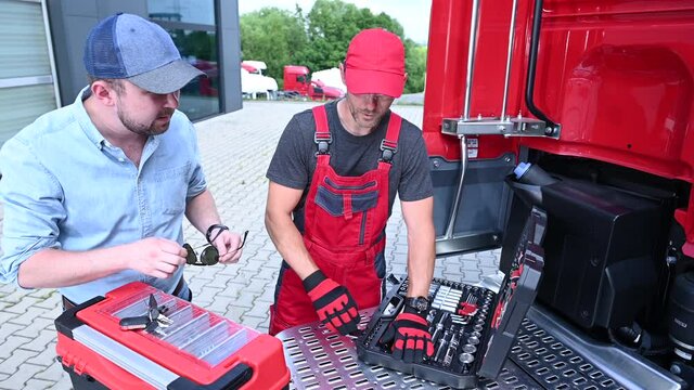 Professional Truck Mechanic and Driver Meeting
