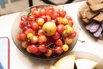 Fototapeta na wymiar fresh strawberries on the table. summer treat