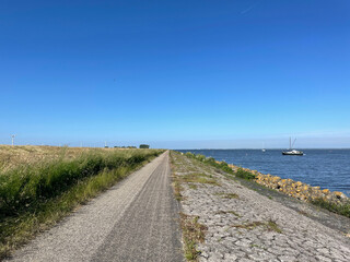 Fototapeta na wymiar Path on a dike in flevoland