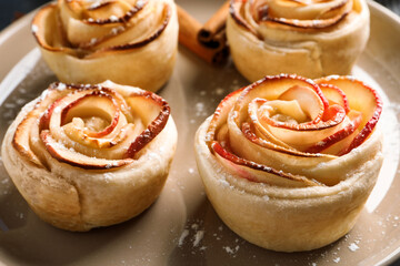 Obraz na płótnie Canvas Freshly baked apple roses on plate, closeup. Beautiful dessert