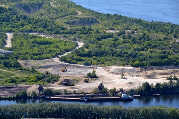 Open-pit mining in the Yablonevoy Ravine quarry