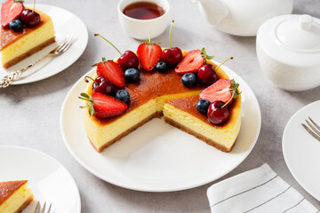 Souffle cheesecake dessert with fresh berries .