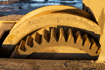 Gear wheel of a gantry crane mechanism in a seaport