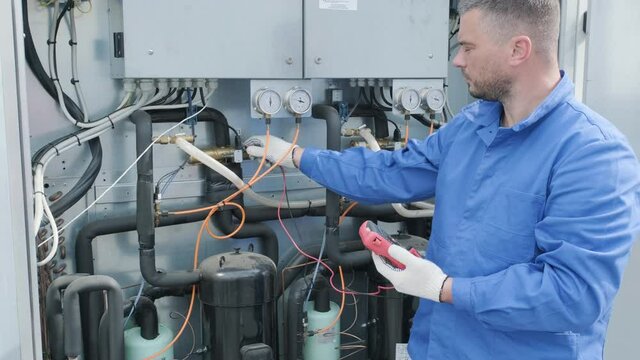 Resistance test of temperature sensors in the cooling supply section of the ventilation unit