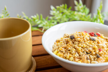 シリアルとコーヒーの朝食