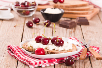 Rye bread with cottage cheese and cherries.