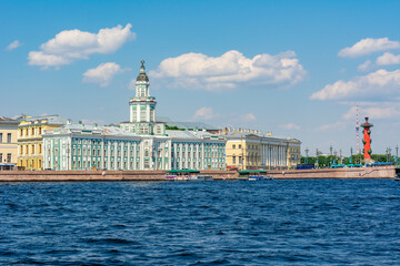 Fototapeta na wymiar Kunstkamera museum and Rostral column, Saint Petersburg, Russia