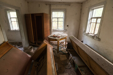 Obraz na płótnie Canvas Inside abandoned house