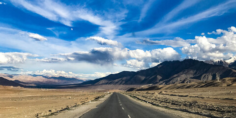 road to the mountains, Leh-Ladakh - obrazy, fototapety, plakaty