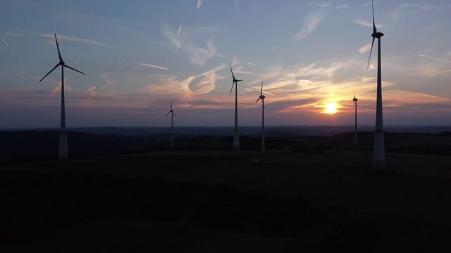 Windr&auml;der im Hunsr&uuml;ck Abends