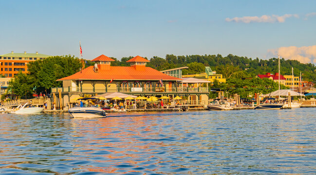 BurlingtonBilder StockFotos & Videos. Adobe Stock