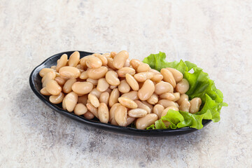 White canned beans for vegan suisine