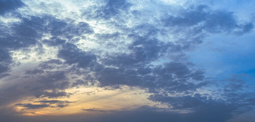Obraz premium Sommer-Himmel mit Wolken