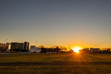 Pôr do sol na Esplanada dos Ministérios em Brasília.